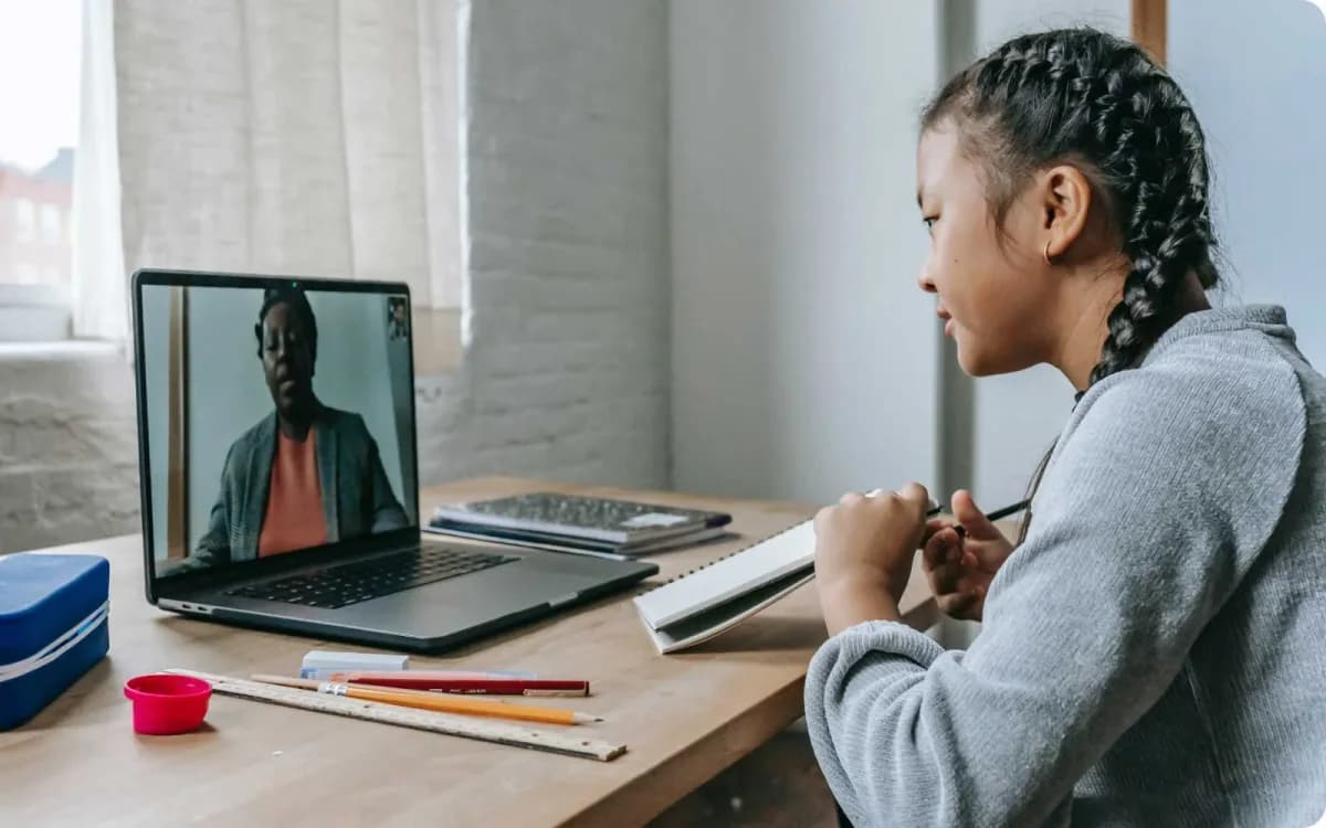 Student working with an online tutor